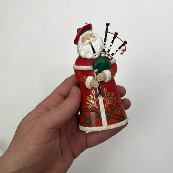 2017 Hallmark Scotland Member Santa from Around the World Ornament W/ Box - Picture 2 of 12